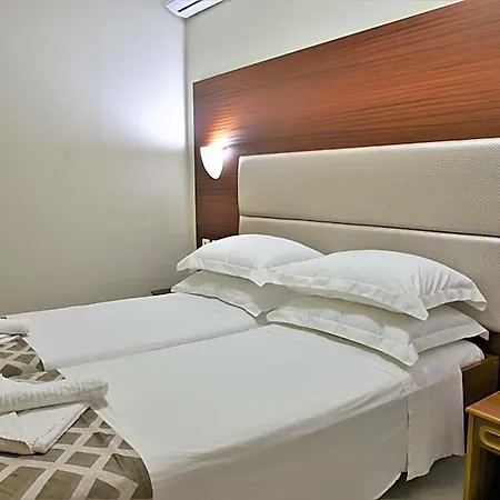 Hotel Marathon