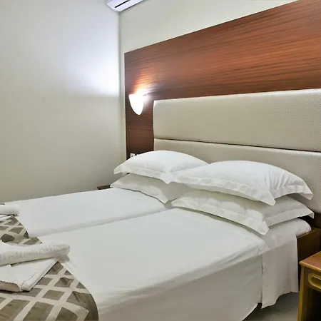 Marathon Hotel 4*