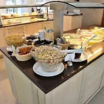 Отель Marathon 4*